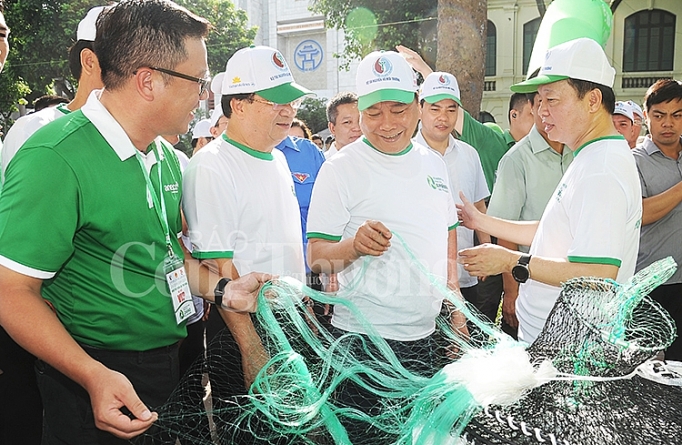 Thủ tướng Chính phủ phát động phong trào toàn quốc chống rác thải nhựa thu tuong chinh phu phat dong phong trao toan quoc chong rac thai nhua