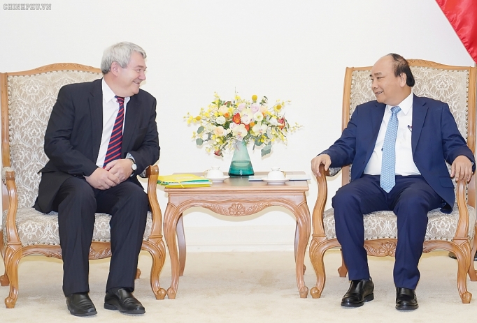 thu tuong hoan nghenh czech mo lai thi thuc lao dong cho viet nam