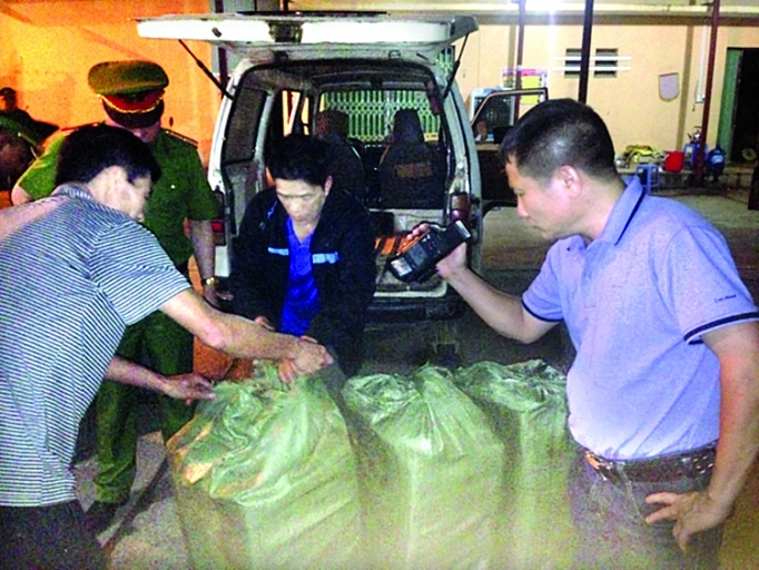 mat phuc cung luc luong chong buon lau