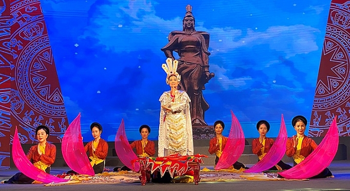 tphai phong dua nghe thuat ca hat doc dao den voi nhan dan