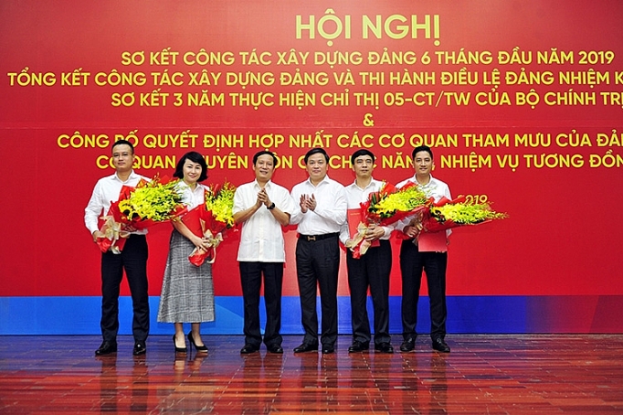 hop nhat co quan tham muu giup viec cua dang uy voi chuyen mon vietinbank dat ket qua tich cuc