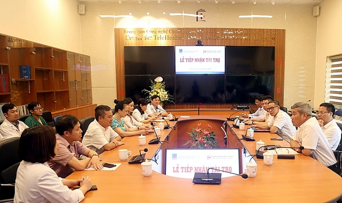 PVN, PV GAS trao tặng thiết bị y tế cho Bệnh viện Đại học Y Hà Nội pvn pv gas trao tang thiet bi y te cho benh vien dai hoc y ha noi