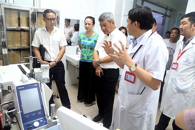 PVN, PV GAS trao tặng thiết bị y tế cho Bệnh viện Đại học Y Hà Nội pvn pv gas trao tang thiet bi y te cho benh vien dai hoc y ha noi