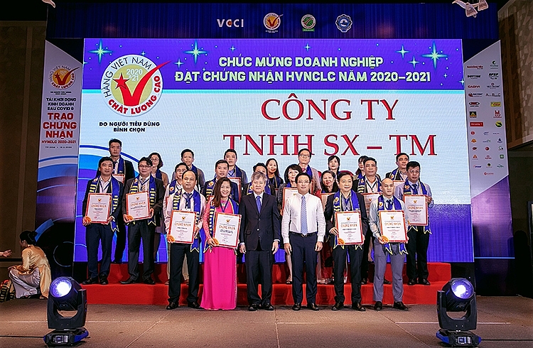 Tổng công ty Khánh Việt 14 năm nhận danh hiệu hàng Việt Nam chất lượng cao tong cong ty khanh viet 14 nam nhan danh hieu hang viet nam chat luong cao