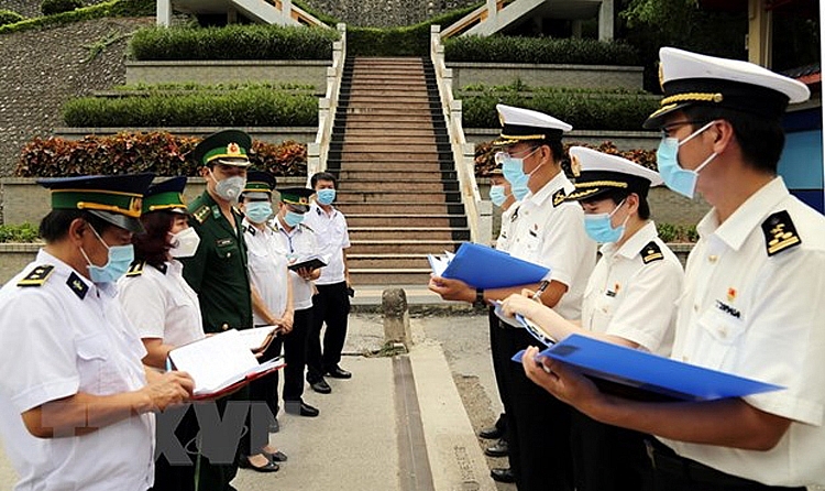 Lực lượng Kiểm dịch hai bên trao đổi tại cửa khẩu Lực lượng Kiểm dịch hai bên trao đổi tại cửa khẩu