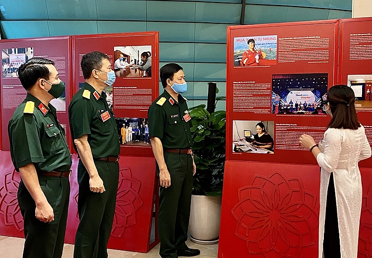 Hình ảnh tại Triển lãm Những tấm gương bình dị mà cao quý