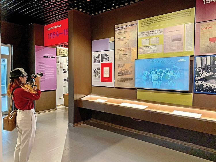 Lưu giữ lịch sử qua từng trang báo