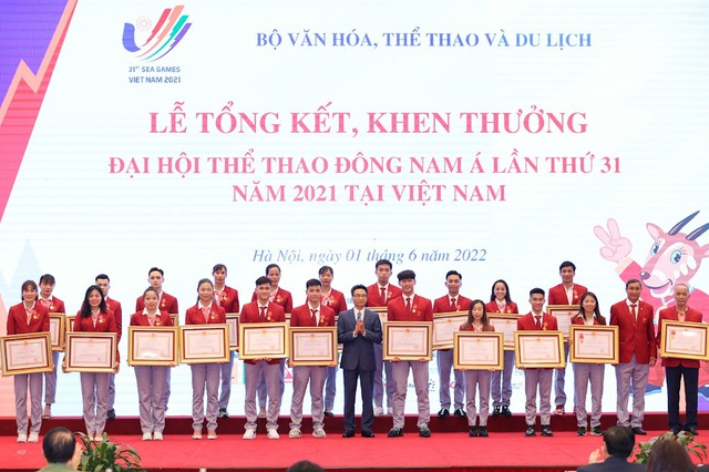 Thủ tướng: Nỗ lực hết mình vì màu cờ Tổ quốc, chinh phục những đỉnh cao mới - Ảnh 6. Thủ tướng: Nỗ lực hết mình vì màu cờ Tổ quốc, chinh phục những đỉnh cao mới - Ảnh 6.