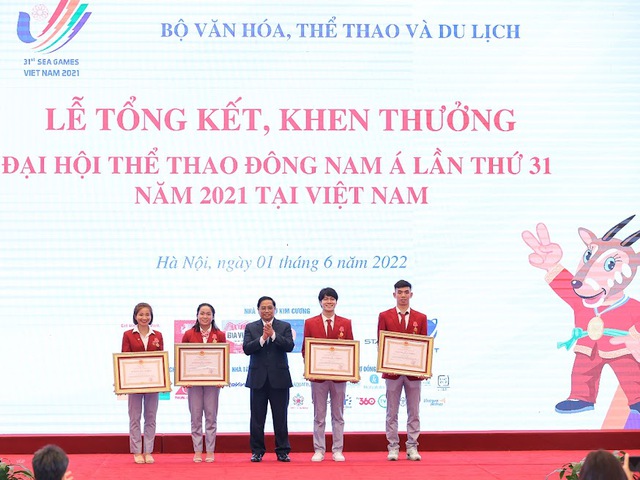 Thủ tướng: Nỗ lực hết mình vì màu cờ Tổ quốc, chinh phục những đỉnh cao mới - Ảnh 4. Thủ tướng: Nỗ lực hết mình vì màu cờ Tổ quốc, chinh phục những đỉnh cao mới - Ảnh 4.