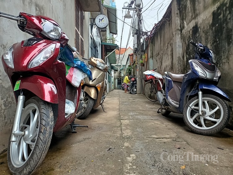 12 năm sống trong ngập úng giữa thủ đô Hà Nội 12 năm sống trong ngập úng giữa thủ đô Hà Nội