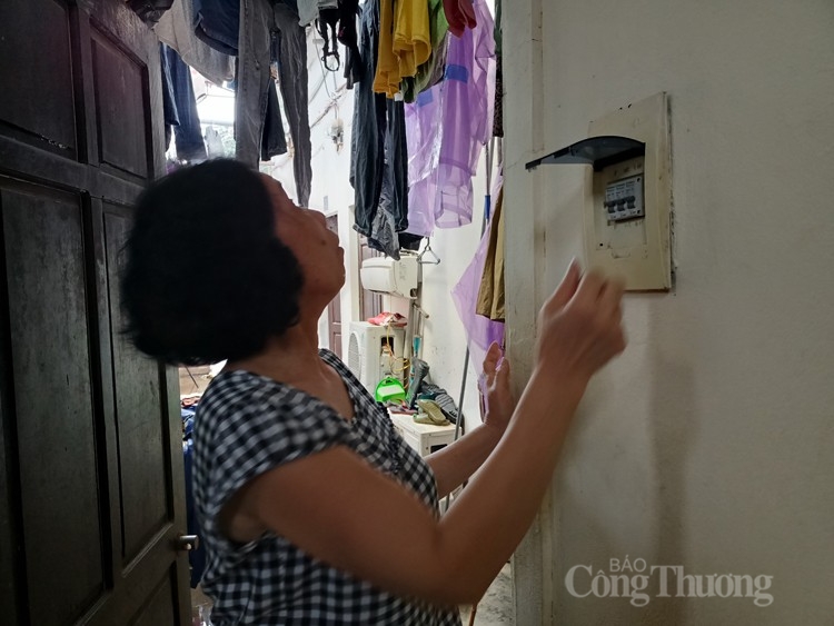 12 năm sống trong ngập úng giữa thủ đô Hà Nội 12 năm sống trong ngập úng giữa thủ đô Hà Nội