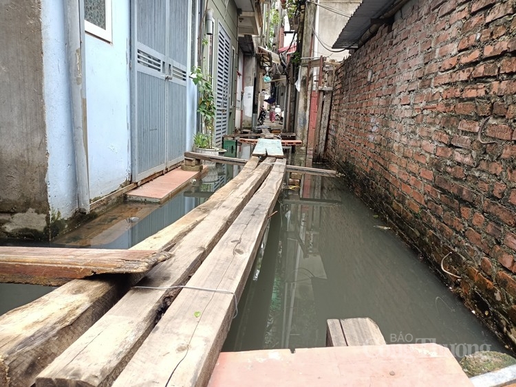 12 năm sống trong ngập úng giữa thủ đô Hà Nội 12 năm sống trong ngập úng giữa thủ đô Hà Nội