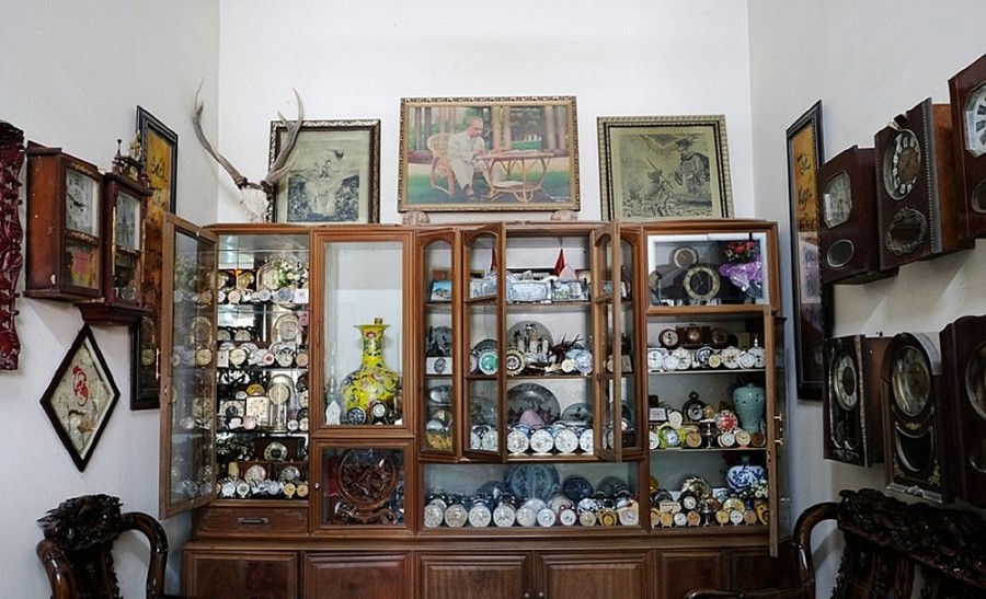 Một góc nhỏ bộ sưu tập đồng hồ cổ thời Liên Xô, Trung Quốc những năm 1950 Một góc nhỏ bộ sưu tập đồng hồ cổ thời Liên Xô, Trung Quốc những năm 1950