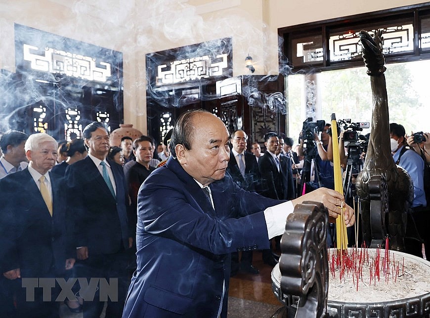 Chủ tịch nước Nguyễn Xuân Phúc dự Lễ kỷ niệm 110 năm Ngày sinh đồng chí Phạm Hùng Chủ tịch nước Nguyễn Xuân Phúc dự Lễ kỷ niệm 110 năm Ngày sinh đồng chí Phạm Hùng