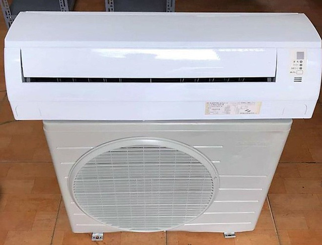 Nắng nóng kỷ lục: Dân buôn lãi đậm nhờ bán điều hòa hàng bãi - Ảnh 2. Nắng nóng kỷ lục: Dân buôn lãi đậm nhờ bán điều hòa hàng bãi - Ảnh 2.