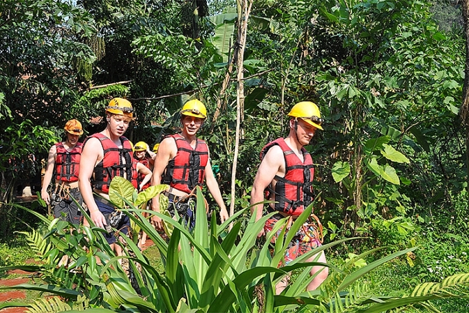 xuat khau dich vu du lich chuyen bien tich cuc