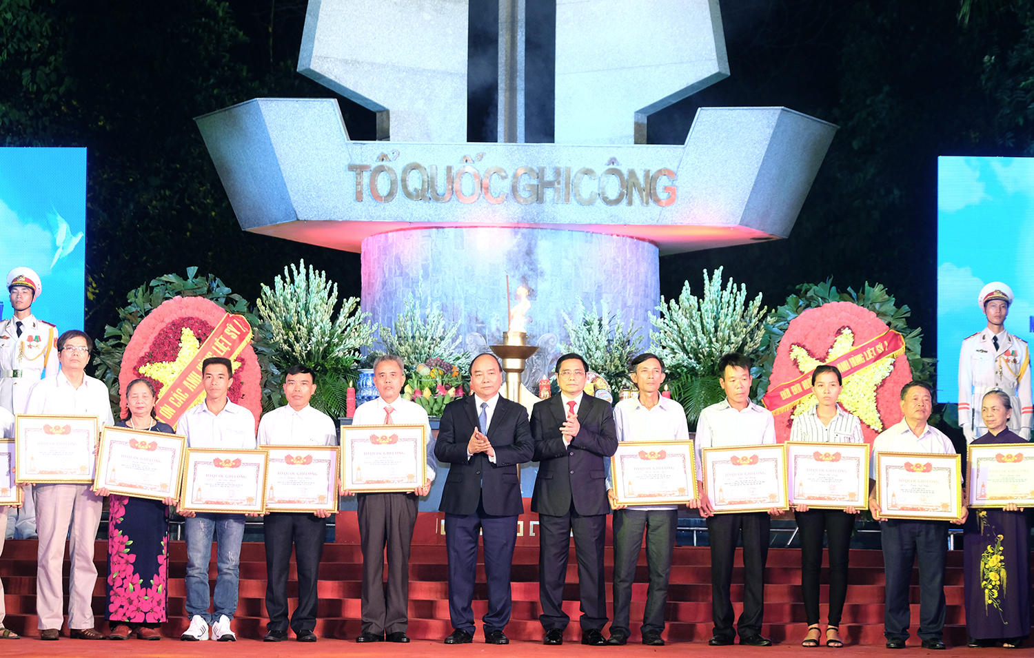 Không được quên những cống hiến, hy sinh của các thế hệ cha anh khong duoc quen nhung cong hien hy sinh cua cac the he cha anh