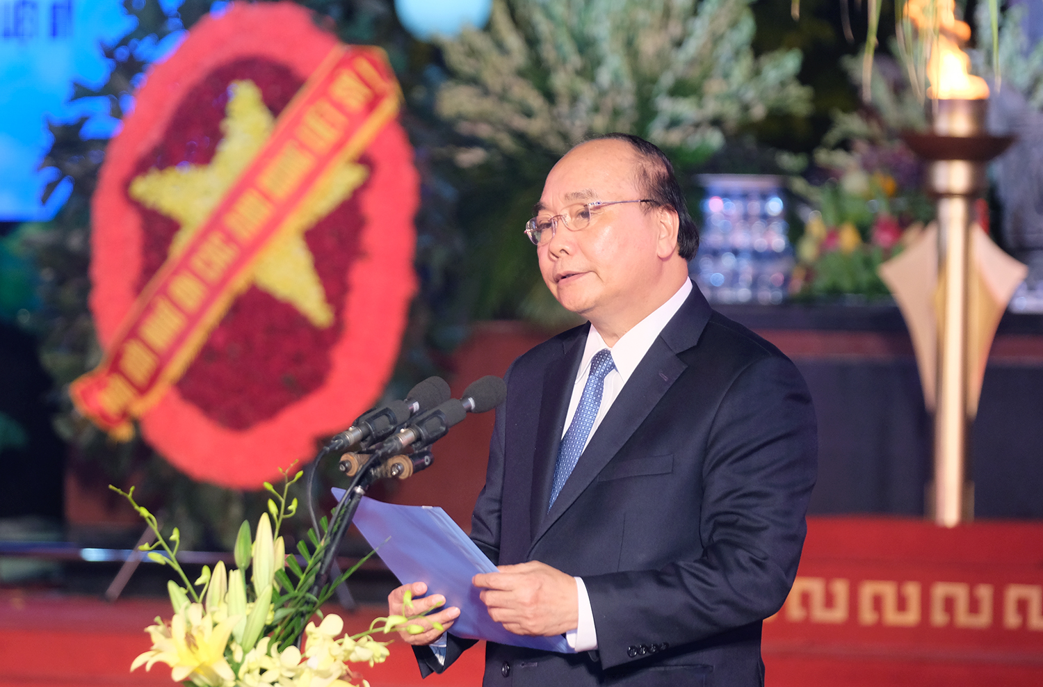 Không được quên những cống hiến, hy sinh của các thế hệ cha anh khong duoc quen nhung cong hien hy sinh cua cac the he cha anh
