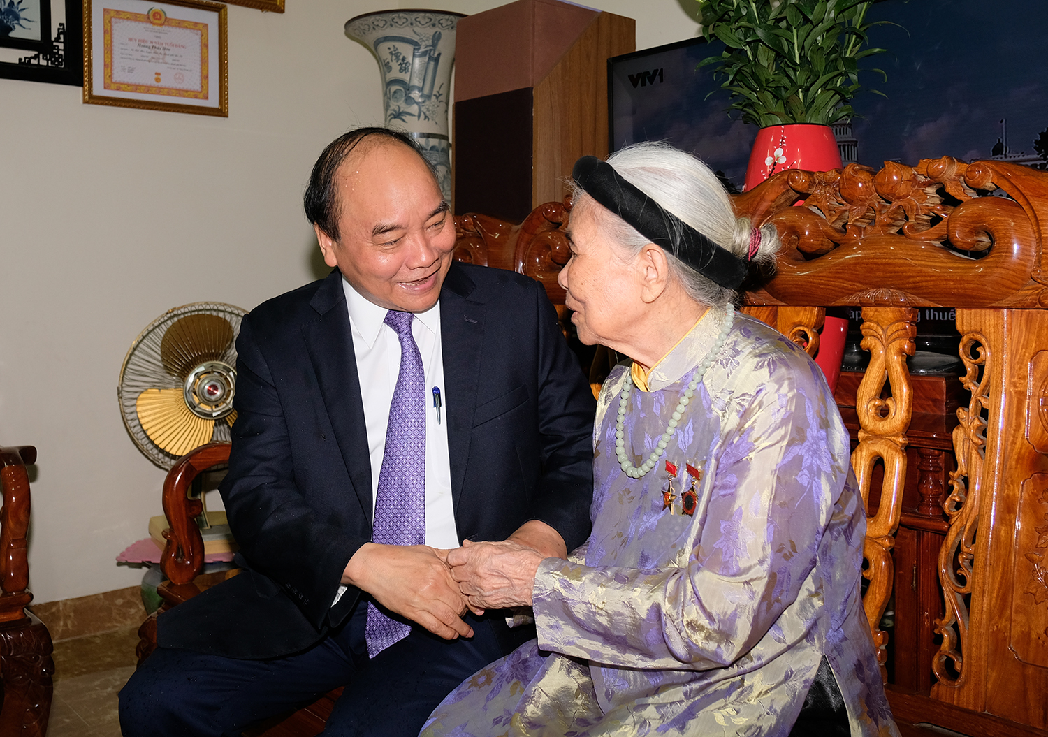 Không được quên những cống hiến, hy sinh của các thế hệ cha anh khong duoc quen nhung cong hien hy sinh cua cac the he cha anh