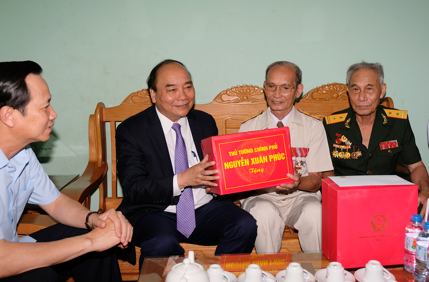 Không được quên những cống hiến, hy sinh của các thế hệ cha anh khong duoc quen nhung cong hien hy sinh cua cac the he cha anh