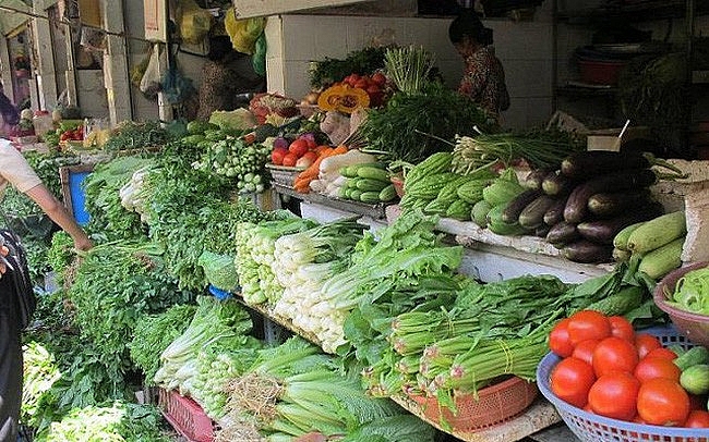 gia rau xanh tang manh vi troi mua ngap