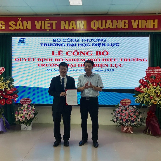 Bộ Công Thương trao quyết định bổ nhiệm Phó hiệu trưởng Trường Đại học Điện lực bo cong thuong trao quyet dinh bo nhiem pho hieu truong truong dai hoc dien luc