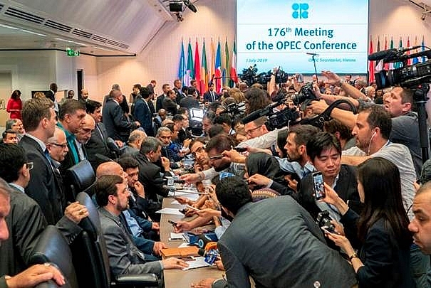 opec dong y gia han cat giam san luong dau den thang 3 nam 2020