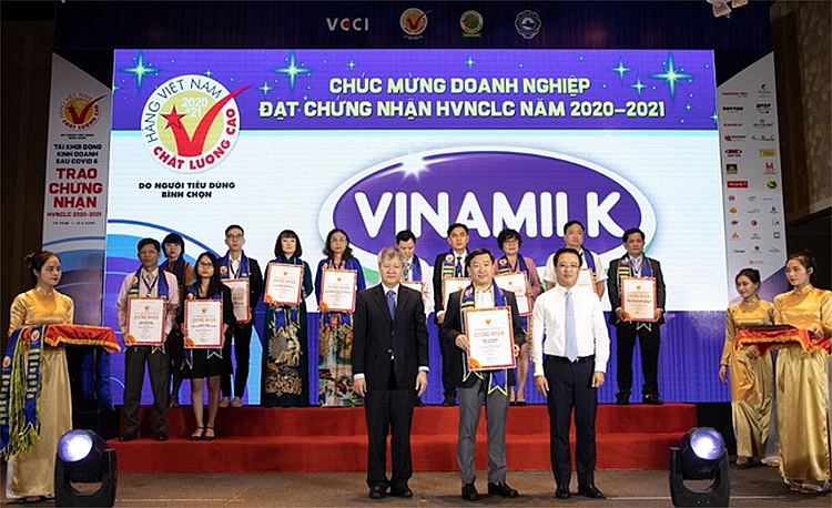 Vinamilk liên tiếp được đánh giá thuộc Top công ty kinh doanh hiệu quả nhất Việt Nam 3824 picture2 srtb