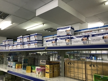 Dân mạng nháo nhác, săn lùng khẩu trang y tế khắp các chợ online