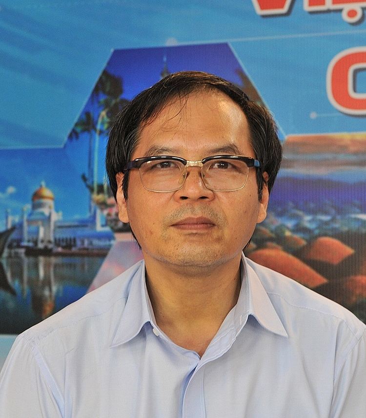 undefined 5120 ong to hoai namjpg