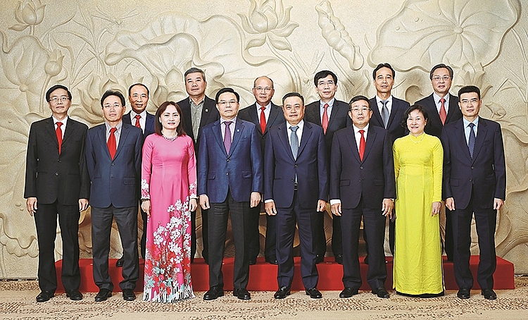 Tập thể Ban Thường vụ Đảng ủy Tập đoàn Dầu khí Quốc gia Việt Nam khóa II 0935 bai 1 anh 1 tap the ban thuong vu dang uy tap doan dau khi quoc gia viet nam khoa ii