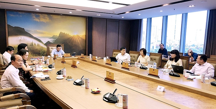 Chủ tich HĐTV Petrovietnam Hoàng Quốc Vượng cùng các đồng chí lãnh đạo Tập đoàn tham dự cuộc họp Chủ tich HĐTV Petrovietnam Hoàng Quốc Vượng cùng các đồng chí lãnh đạo Tập đoàn tham dự cuộc họp