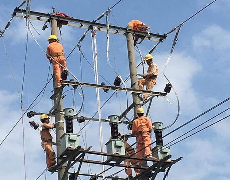 Tình trạng quá lưới điện tải vẫn liên tục xảy ra. Tình trạng quá lưới điện tải vẫn liên tục xảy ra.