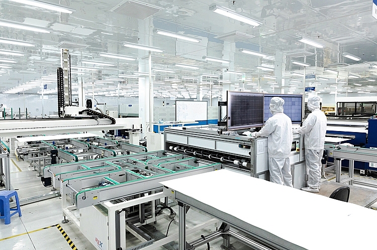 Bên trong nhà máy sản xuất tấm quang điện IREX của SolarBK Bên trong nhà máy sản xuất tấm quang điện IREX của SolarBK