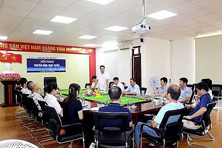 Khánh thành trạm sạc xe điện VinFast đầu tiên tại cửa hàng xăng dầu PVOIL