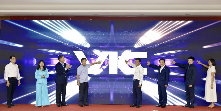 Ông Đỗ Quang Hiển làm Chủ tịch CLB Cựu sinh viên Doanh nhân Đại học Quốc gia Hà Nội Ông Đỗ Quang Hiển làm Chủ tịch CLB Cựu sinh viên Doanh nhân Đại học Quốc gia Hà Nội