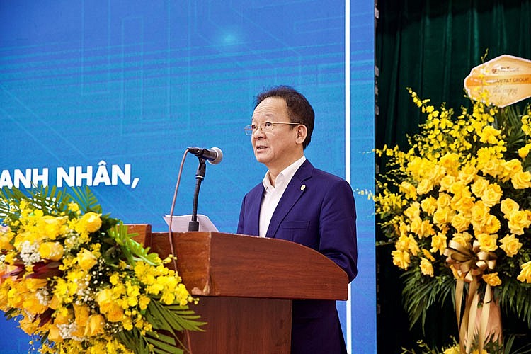 Ông Đỗ Quang Hiển làm Chủ tịch CLB Cựu sinh viên Doanh nhân Đại học Quốc gia Hà Nội Ông Đỗ Quang Hiển làm Chủ tịch CLB Cựu sinh viên Doanh nhân Đại học Quốc gia Hà Nội