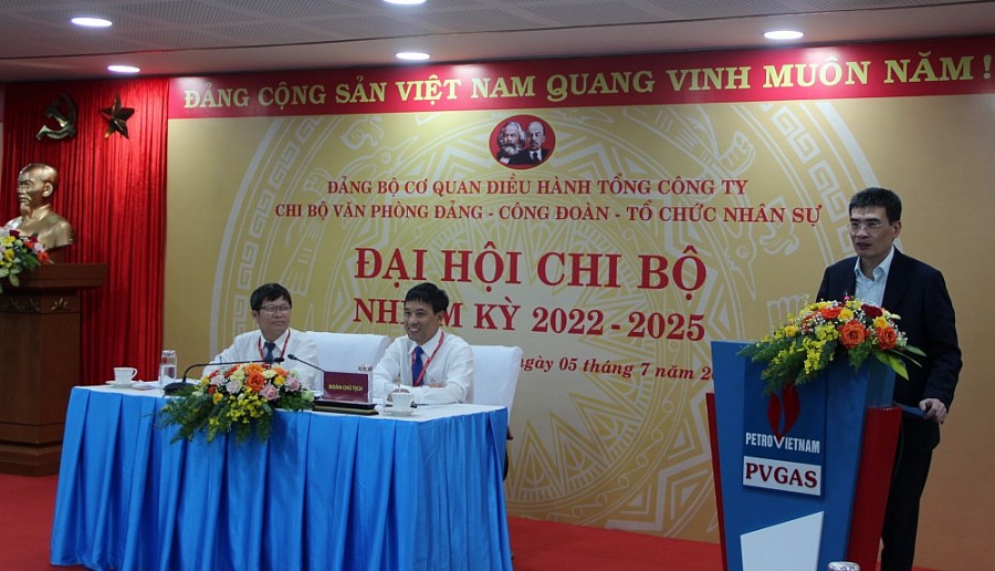 Đồng chí Dương Mạnh Sơn, ủy viên Ban Thường vụ Đảng ủy Tập đoàn Dầu khí Quốc gia Việt Nam, Bí thư Đảng ủy - Chủ tịch HĐQT Tổng công ty Khí Việt Nam phát biểu chỉ đạo Đại hội Đồng chí Dương Mạnh Sơn, ủy viên Ban Thường vụ Đảng ủy Tập đoàn Dầu khí Quốc gia Việt Nam, Bí thư Đảng ủy - Chủ tịch HĐQT Tổng công ty Khí Việt Nam phát biểu chỉ đạo Đại hội