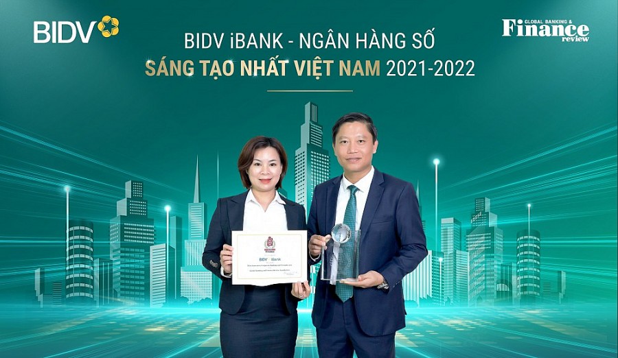 Đại diện BIDV với giải thưởng Ngân hàng số sáng tạo nhất Việt Nam Đại diện BIDV với giải thưởng Ngân hàng số sáng tạo nhất Việt Nam