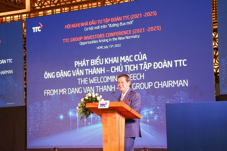 Ông Đặng Văn Thành, Chủ tịch Tập đoàn TTC phát biểu khai mạc Hội nghị, giới thiệu về Tập đoàn TTC nói chung và các ngành nghề chủ lực nói riêng, đặc biệt trong bối cảnh nền kinh tế hiện tại Ông Đặng Văn Thành, Chủ tịch Tập đoàn TTC phát biểu khai mạc Hội nghị, giới thiệu về Tập đoàn TTC nói chung và các ngành nghề chủ lực nói riêng, đặc biệt trong bối cảnh nền kinh tế hiện tại