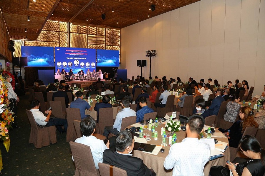 Phiên tọa đàm Cơ hội mới trên “đường đua mới” đã giúp Hội nghị có cái nhìn toàn diện hơn về các ngành hoạt động và hiểu thêm về những định hướng, chiến lược sắp tới của Tập đoàn Phiên tọa đàm Cơ hội mới trên “đường đua mới” đã giúp Hội nghị có cái nhìn toàn diện hơn về các ngành hoạt động và hiểu thêm về những định hướng, chiến lược sắp tới của Tập đoàn