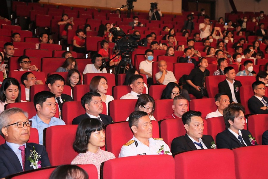 Các đại biểu tham dự buổi lễ Các đại biểu tham dự buổi lễ