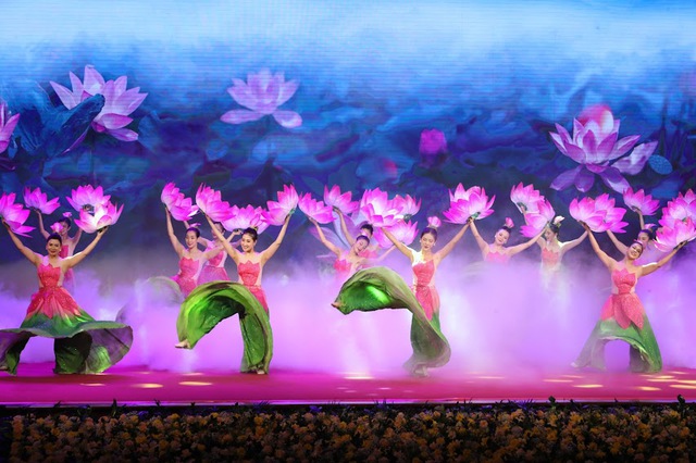 "Tình nghĩa Việt-Lào sáng hơn trăng rằm, thơm hơn đóa hoa nào thơm nhất" - Ảnh 3.