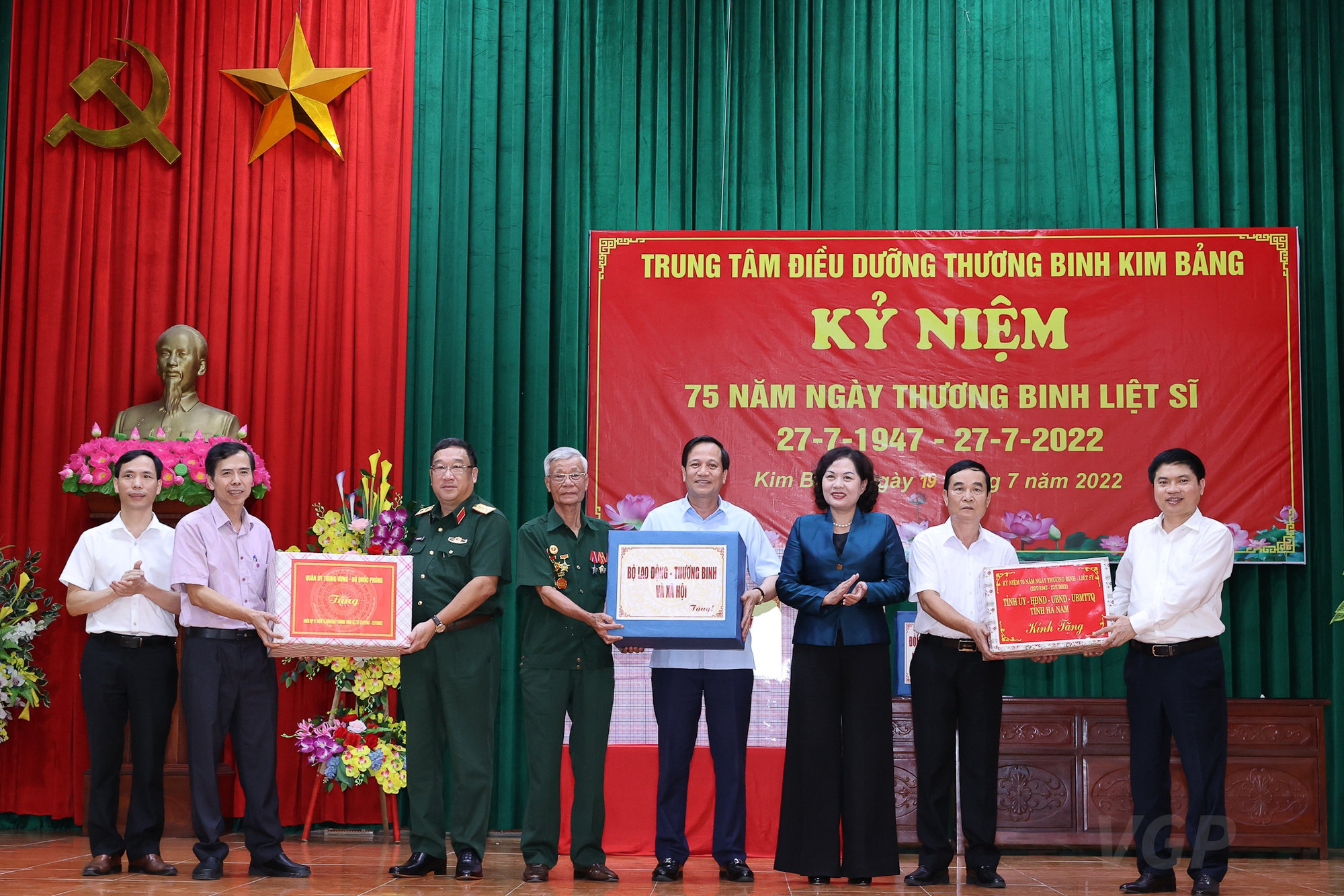 Chùm ảnh: Thủ tướng tặng quà, tri ân Mẹ Việt Nam anh hùng, các thương binh và gia đình chính sách - Ảnh 15.