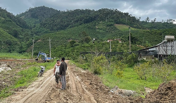 Đối tượng Hiền xin số điện thoại phóng viên để thương lượng Đối tượng Hiền xin số điện thoại phóng viên để thương lượng