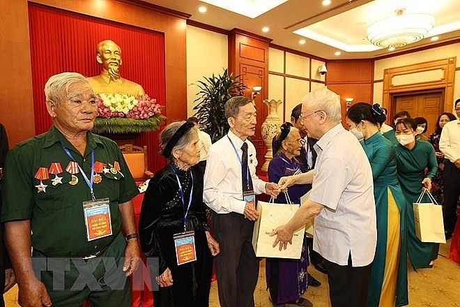 Tổng Bí thư Nguyễn Phú Trọng gặp mặt các đại biểu người có công tiêu biểu toàn quốc Tổng Bí thư Nguyễn Phú Trọng gặp mặt các đại biểu người có công tiêu biểu toàn quốc