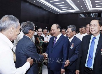 Chủ tịch nước Nguyễn Xuân Phúc trao danh hiệu Anh hùng Lực lượng vũ trang nhân dân cho Ban Dân y Khu 5