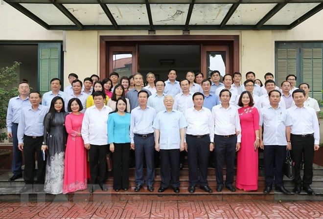 tong bi thu nganh tuyen giao tuyet doi khong duoc dao dong mo ho