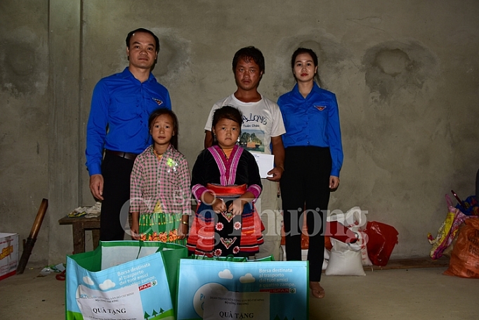 Đoàn thanh niên Bộ Công Thương chia sẻ khó khăn với bà con vùng lũ Lai Châu doan thanh nien bo cong thuong chia se kho khan voi ba con vung lu lai chau