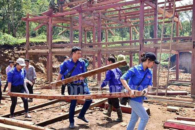 Đoàn thanh niên Bộ Công Thương chia sẻ khó khăn với bà con vùng lũ Lai Châu doan thanh nien bo cong thuong chia se kho khan voi ba con vung lu lai chau